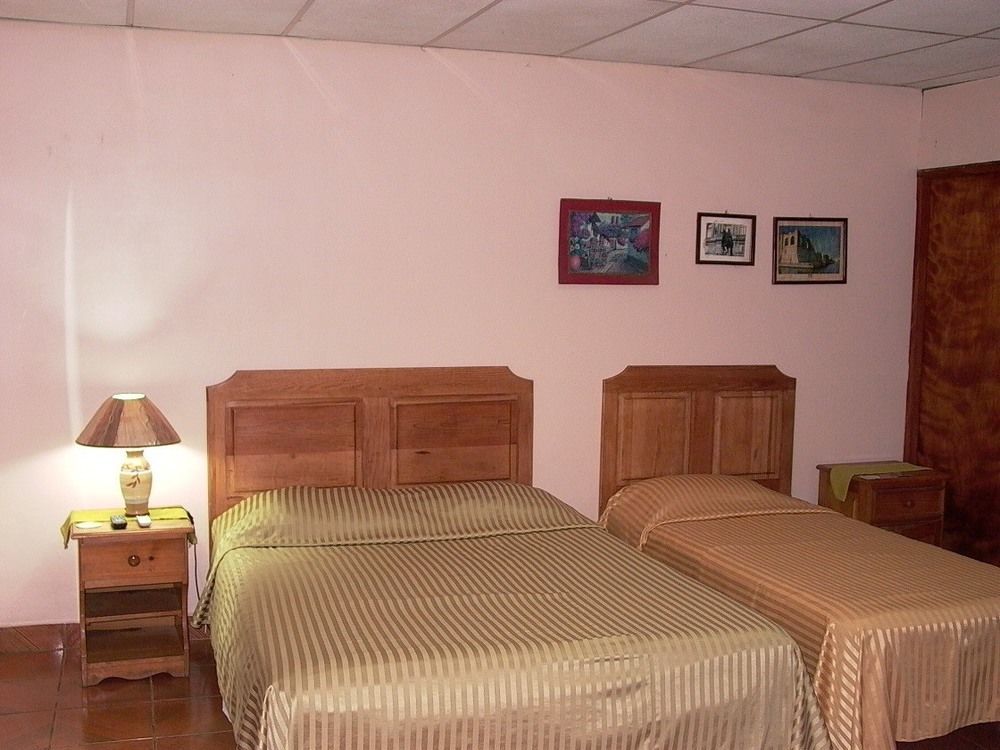Hostal Casa Los Espinoza マナグア エクステリア 写真