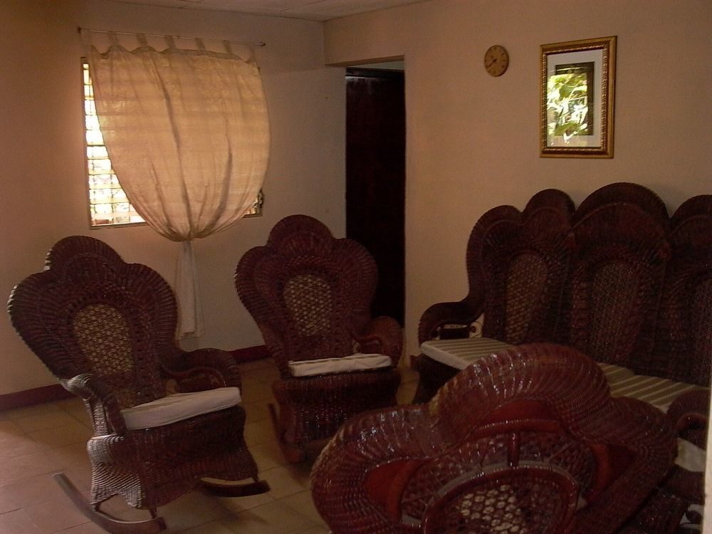 Hostal Casa Los Espinoza マナグア エクステリア 写真