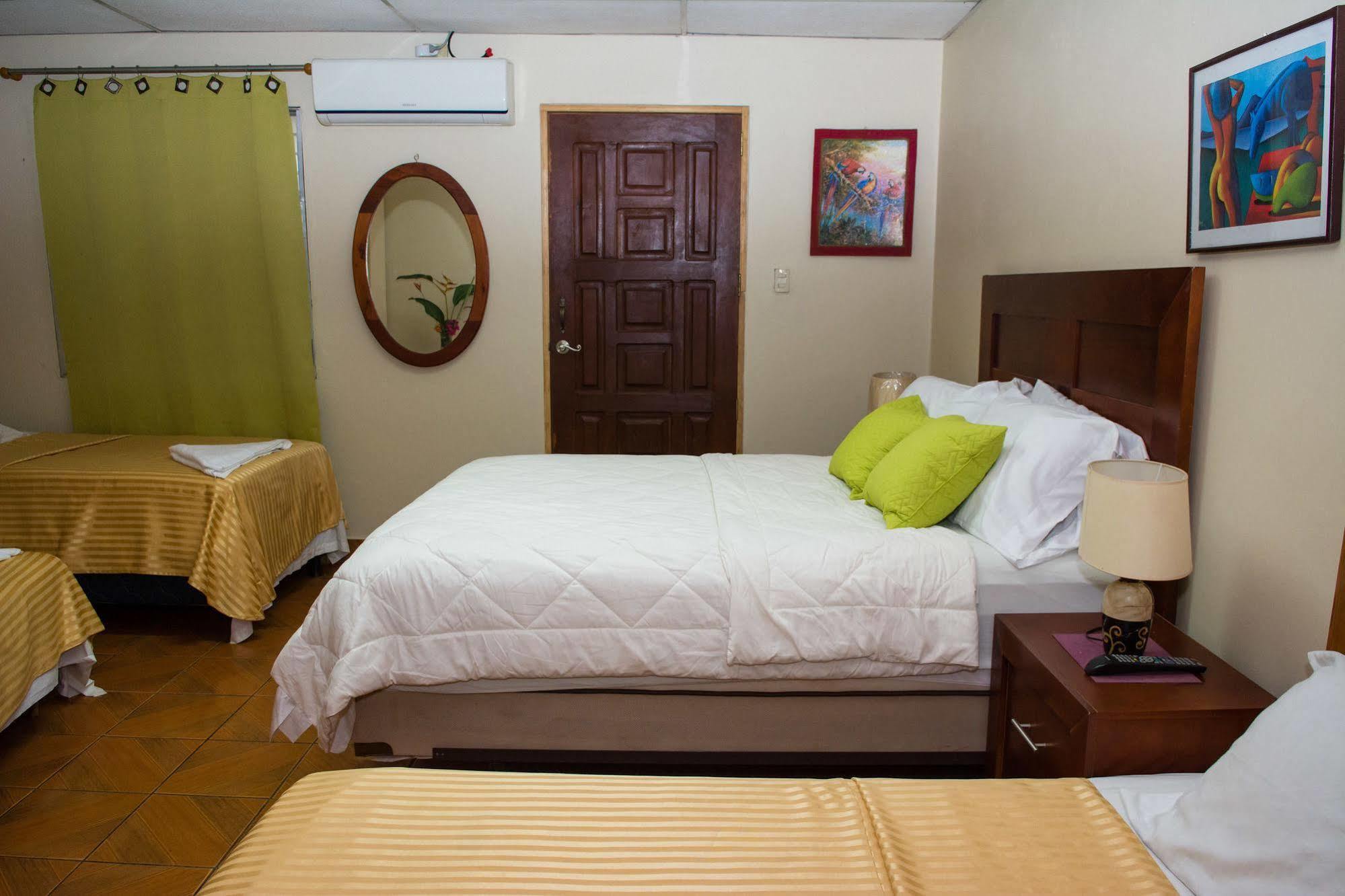 Hostal Casa Los Espinoza マナグア エクステリア 写真