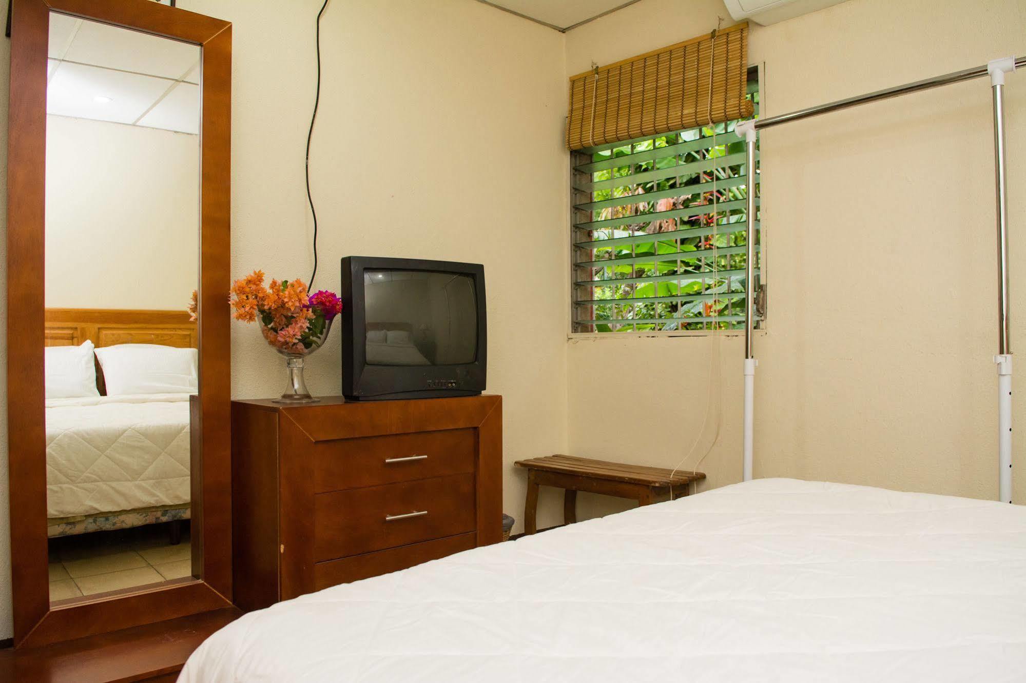 Hostal Casa Los Espinoza マナグア エクステリア 写真