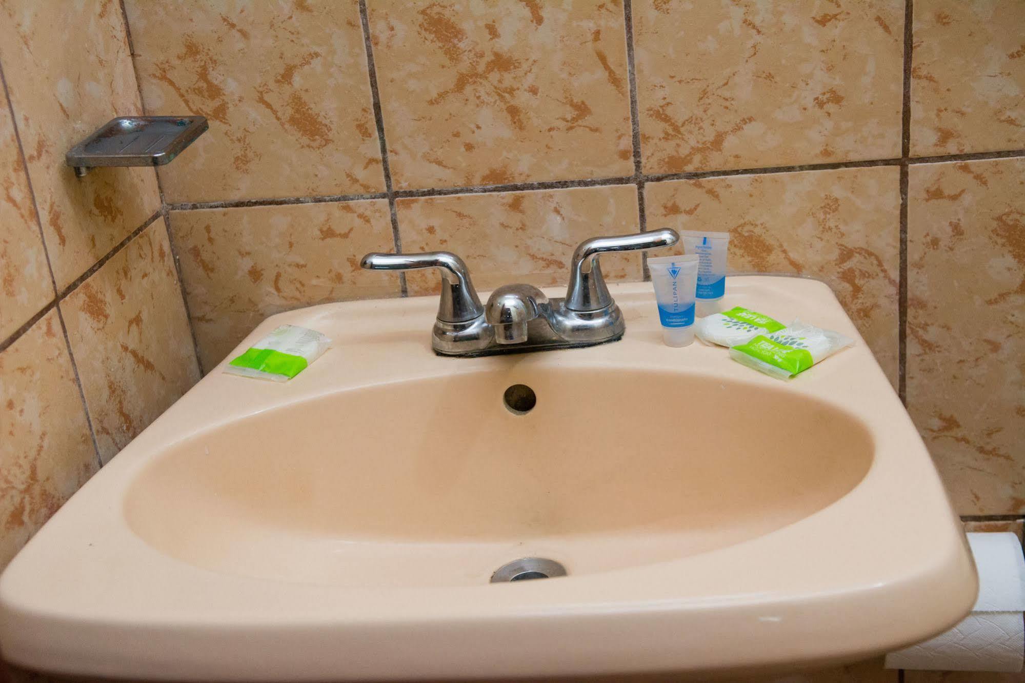 Hostal Casa Los Espinoza マナグア エクステリア 写真