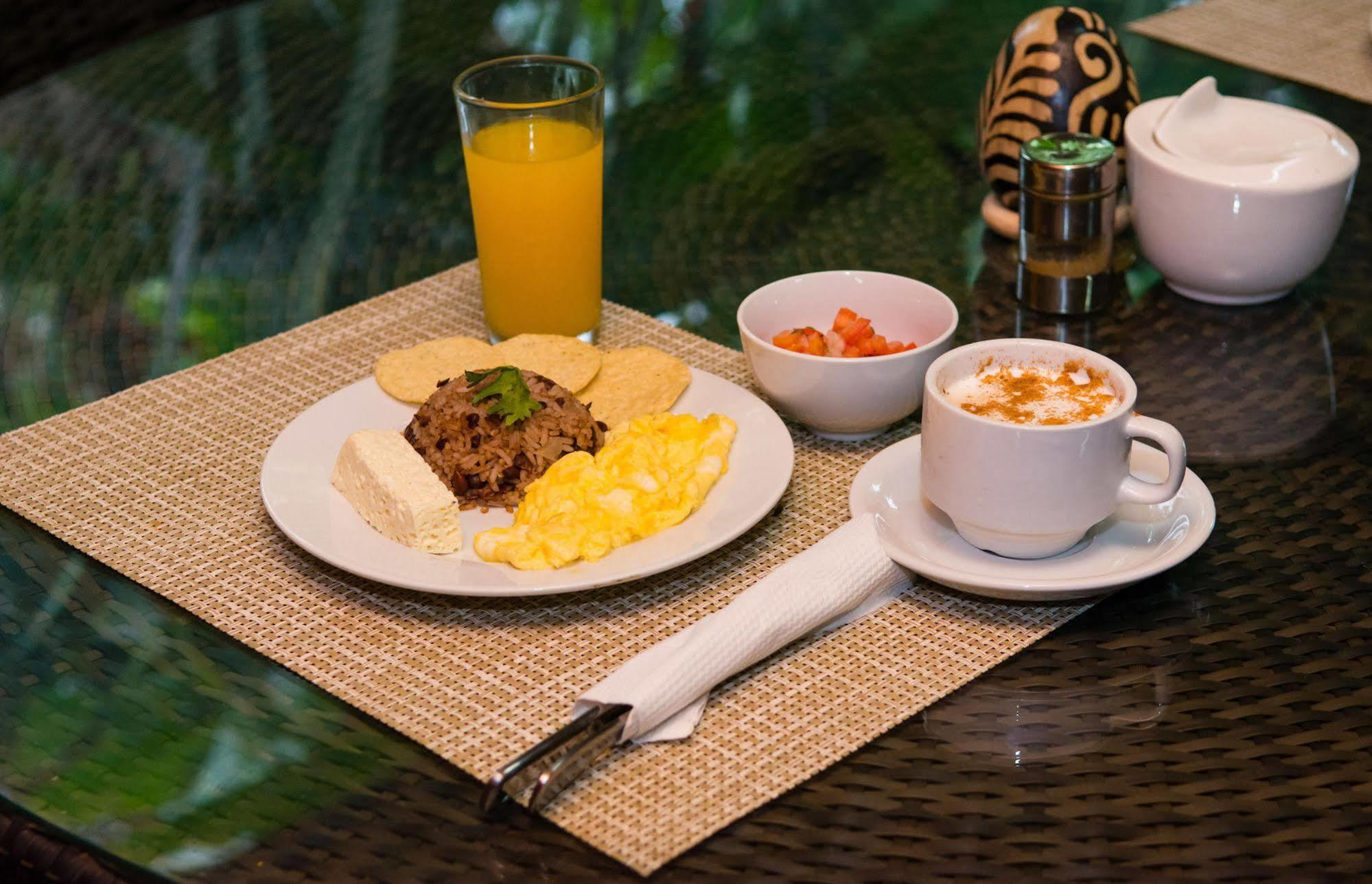 Hostal Casa Los Espinoza マナグア エクステリア 写真